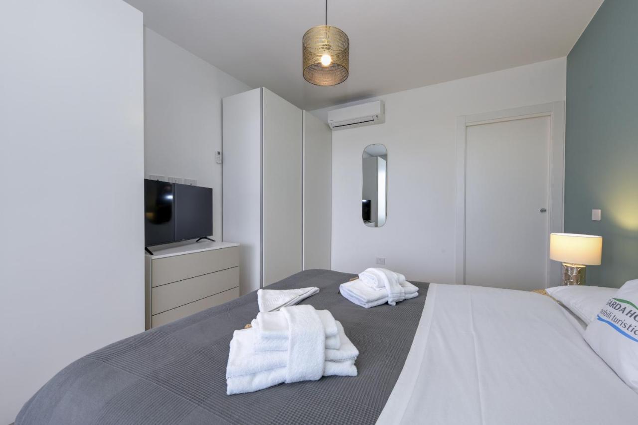 Opalia Residence - Garda Lake Lifestyle Apartment Песк'єра-дель-Гарда Екстер'єр фото