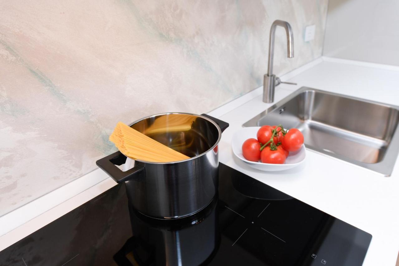 Opalia Residence - Garda Lake Lifestyle Apartment Песк'єра-дель-Гарда Екстер'єр фото