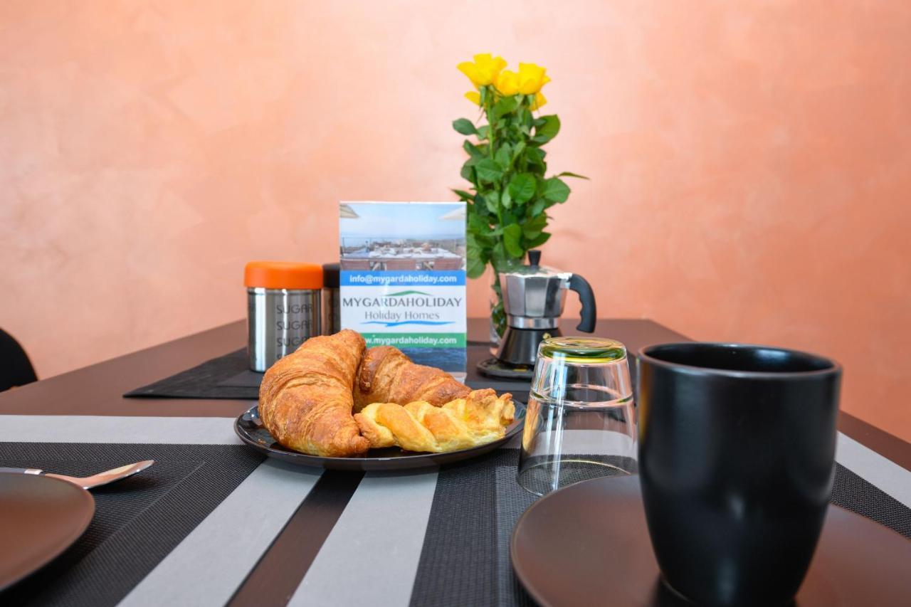 Opalia Residence - Garda Lake Lifestyle Apartment Песк'єра-дель-Гарда Екстер'єр фото
